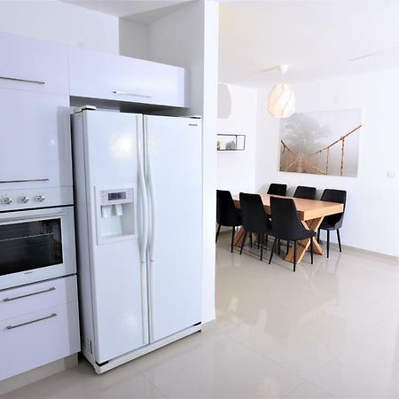 Aristone Luxury Apartment ティベリア エクステリア 写真
