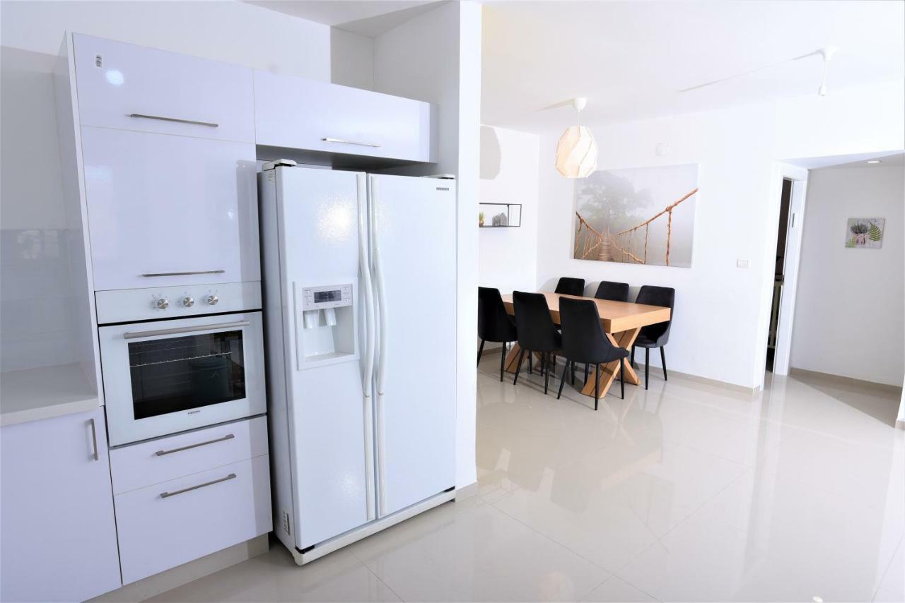 Aristone Luxury Apartment ティベリア エクステリア 写真