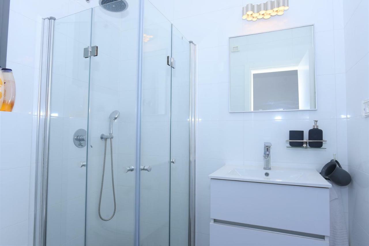 Aristone Luxury Apartment ティベリア エクステリア 写真